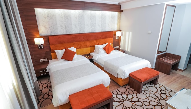 Golden Tulip Alexandre Constantine - Golden Tulip