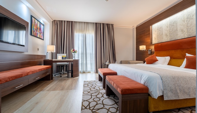 Golden Tulip Alexandre Constantine - Golden Tulip
