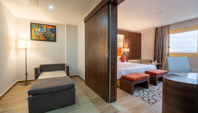 Golden Tulip Alexandre Constantine - Golden Tulip