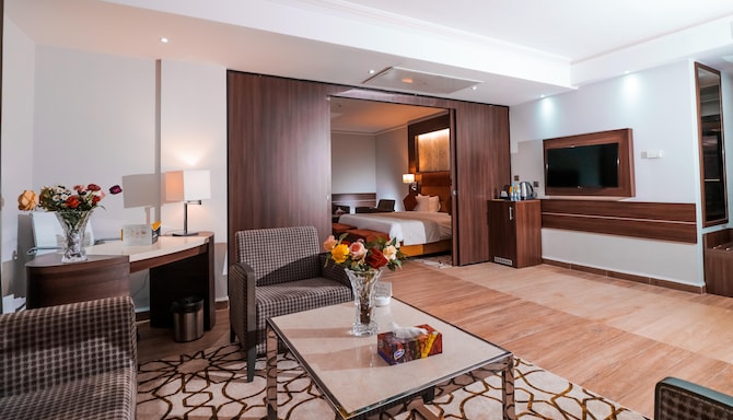 Golden Tulip Alexandre Constantine - Golden Tulip