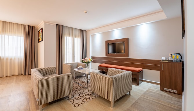 Golden Tulip Alexandre Constantine - Golden Tulip