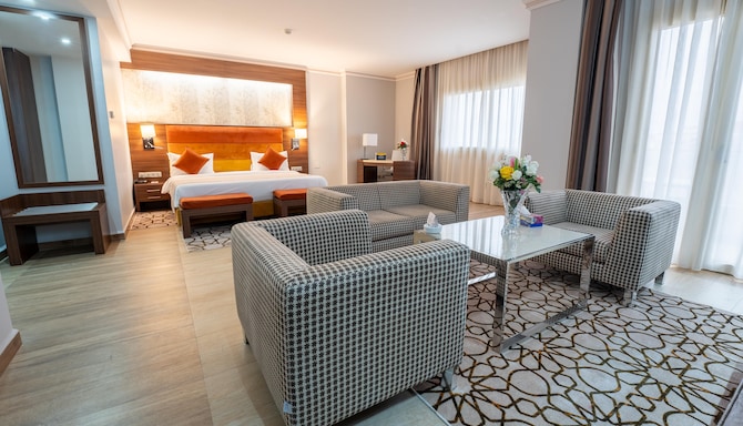Golden Tulip Alexandre Constantine - Golden Tulip