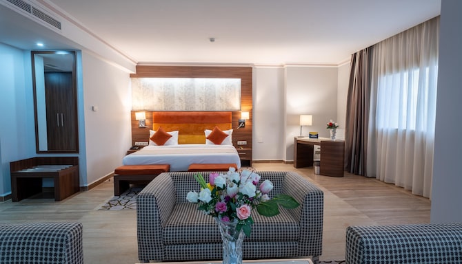 Golden Tulip Alexandre Constantine - Golden Tulip