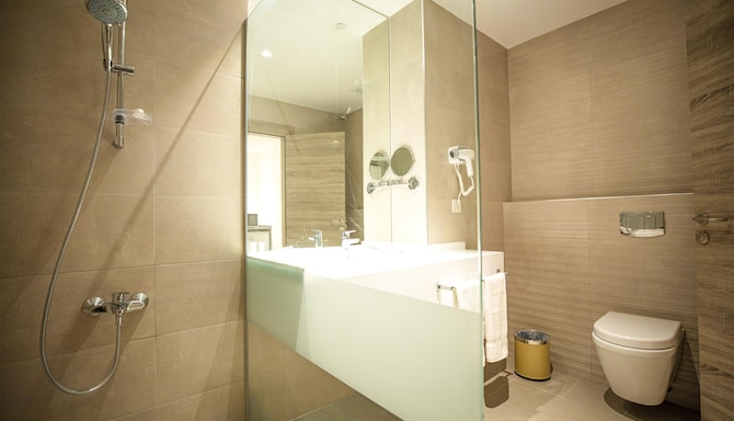 GOLDEN TULIP AMMAN - Guestroom bath
