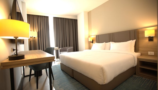 GOLDEN TULIP AMMAN - Deluxe king bed