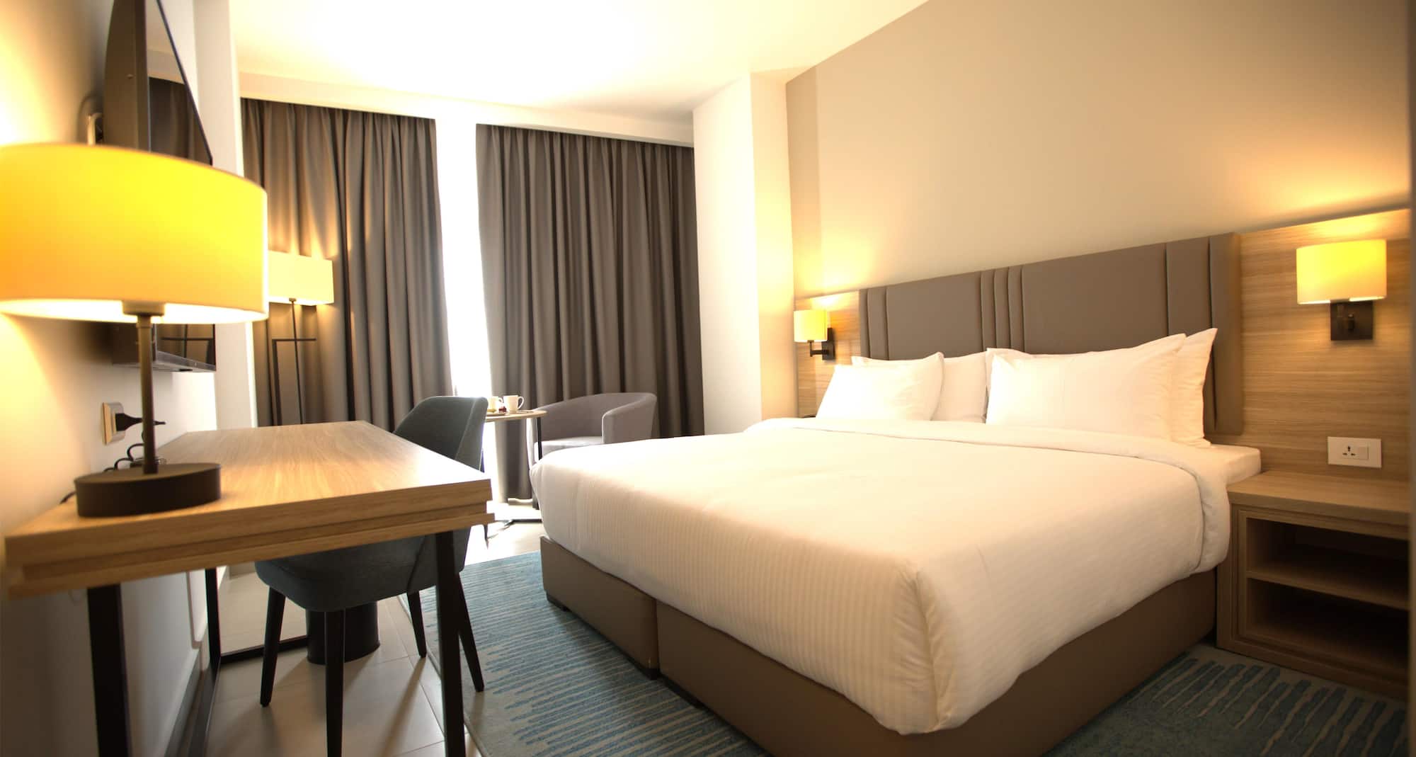 GOLDEN TULIP AMMAN - Deluxe king bed