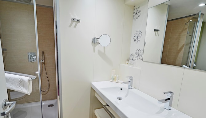 Golden Tulip Amnéville - Hotel Spa & Casino - SALLE DE BAIN