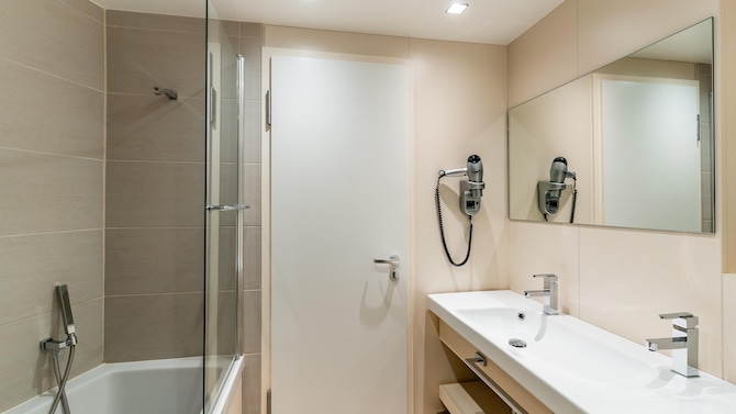 Golden Tulip Amnéville - Hotel Spa & Casino - SALLE DE BAIN
