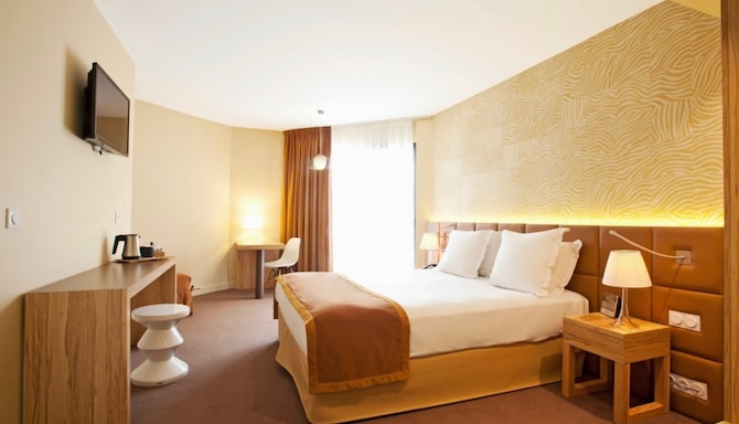 GOLDEN TULIP AVIGNON LE PARADOU - Golden Tulip Avignon Executive or Deluxe King