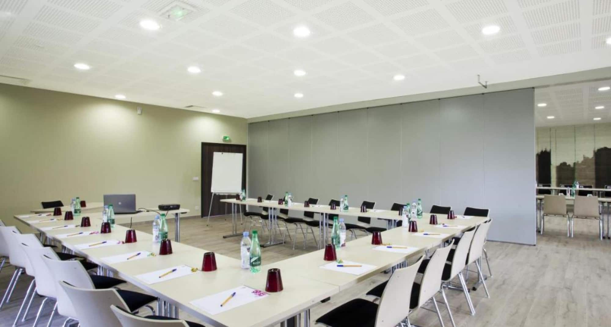 GOLDEN TULIP AVIGNON LE PARADOU - Salle de réunion