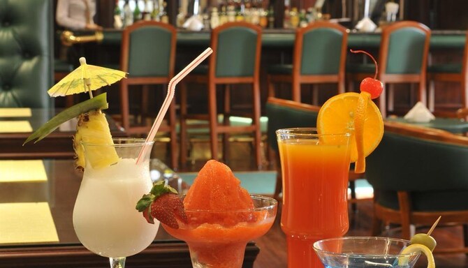 Golden Tulip Bahrain - C. Club Bar