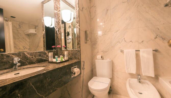 Golden Tulip Bahrain - غرفة ضيوف