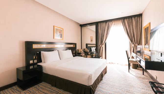 Golden Tulip Bahrain - غرفة ضيوف