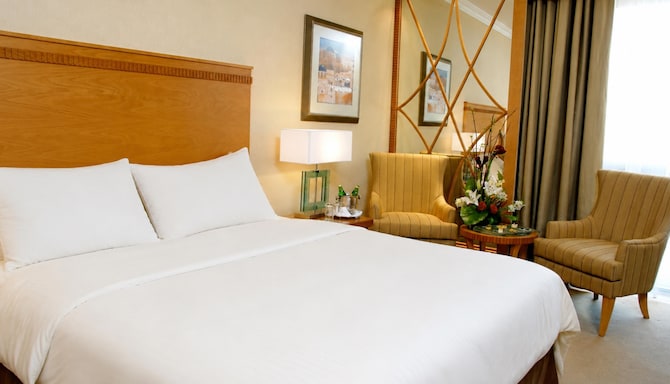 Golden Tulip Bahrain - غرفة ضيوف