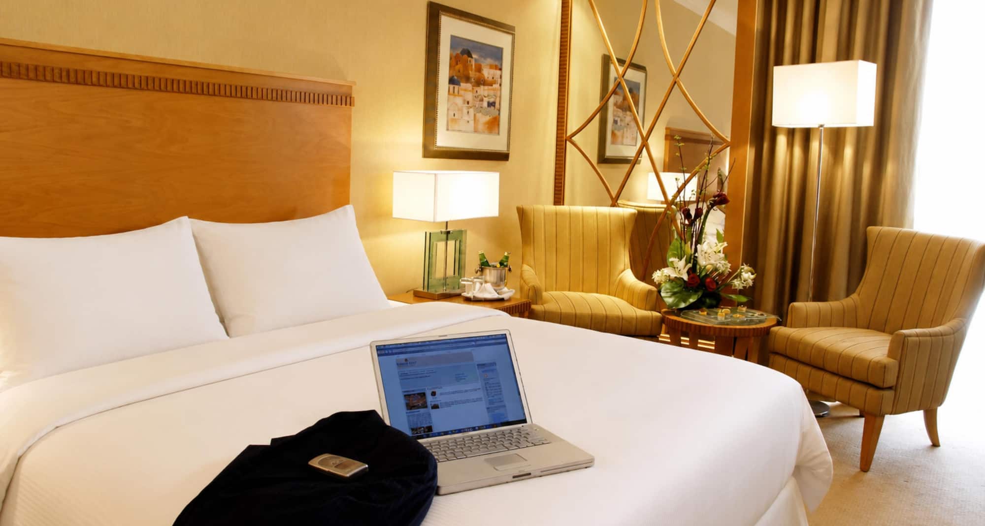 Golden Tulip Bahrain - Standard Room King Bed