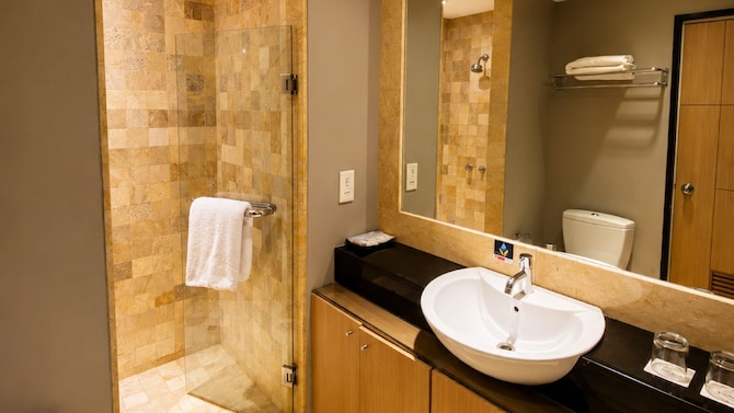 GOLDEN TULIP BALIKPAPAN HOTEL & SUITES - Deluxe Room