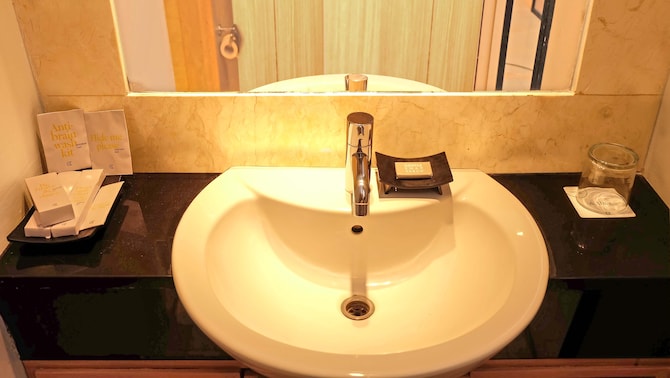 GOLDEN TULIP BALIKPAPAN HOTEL & SUITES - BATH