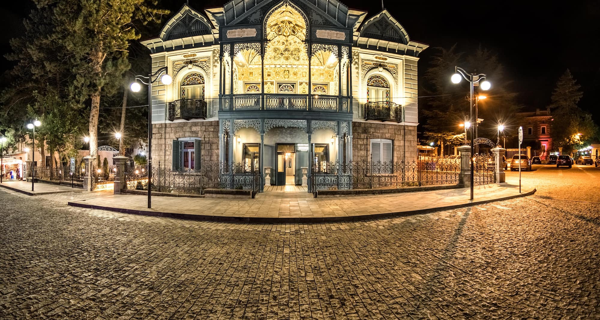 Golden Tulip Borjomi - Hotel exterior at night
