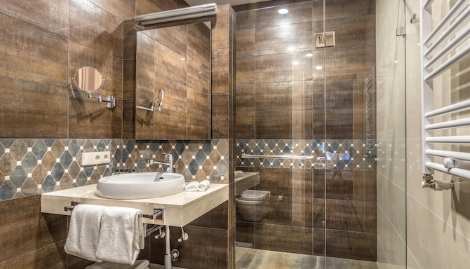 Golden Tulip Borjomi - Deluxe Twin bathroom