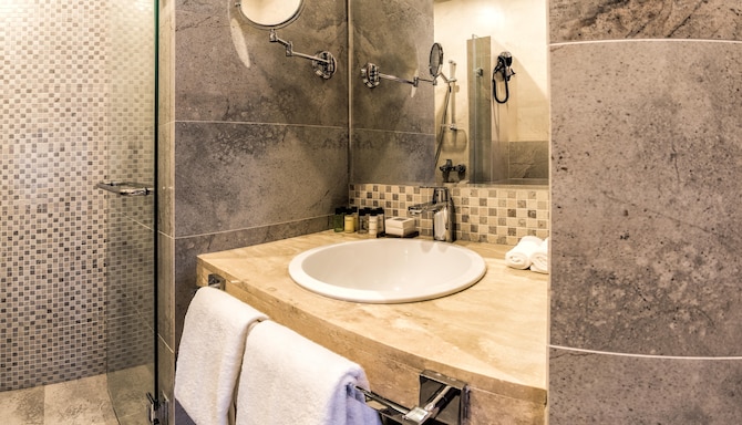 Golden Tulip Borjomi - Deluxe bathroom