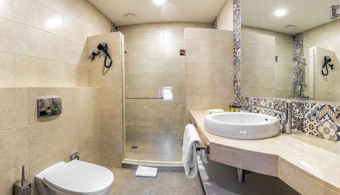 Golden Tulip Borjomi - Deluxe Bathroom