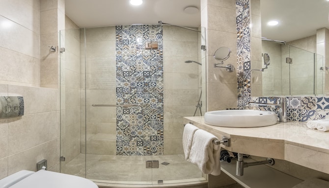 Golden Tulip Borjomi - Classic single shower room
