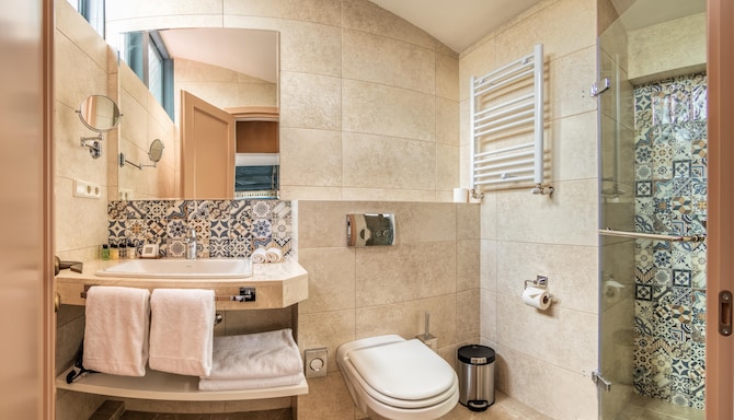 Golden Tulip Borjomi - Classic Single bathroom