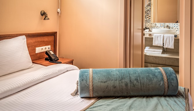 Golden Tulip Borjomi - Deluxe King