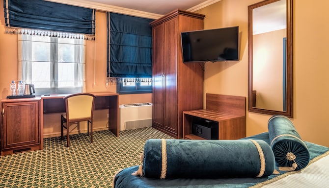 Golden Tulip Borjomi - Deluxe King room