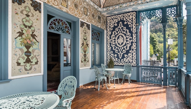 Golden Tulip Borjomi - Royal Suite balcony