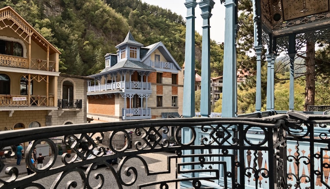 Golden Tulip Borjomi - Ambassador Suite Balcony
