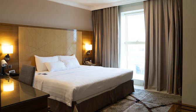 Golden Tulip Buraidah - Executive Suite Bed Room