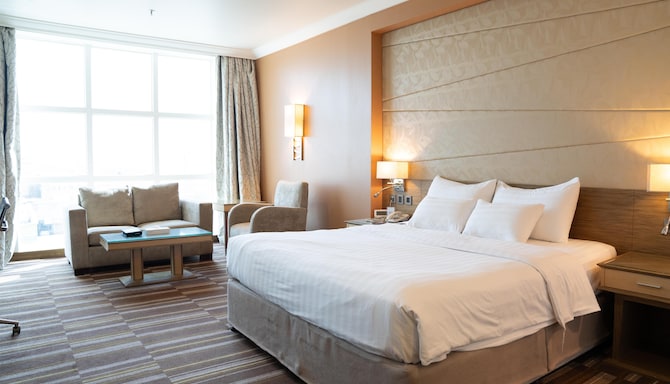 Golden Tulip Buraidah - Standard Room 1 King Bed