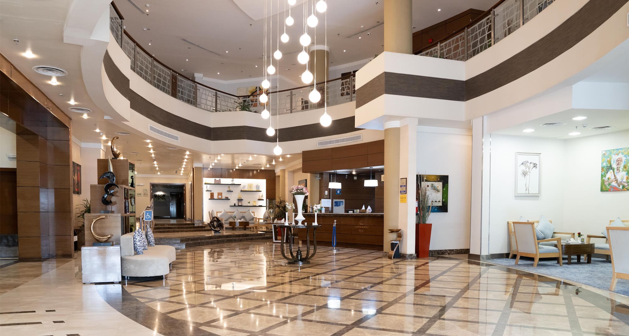 Golden Tulip Buraidah - منظر البهو