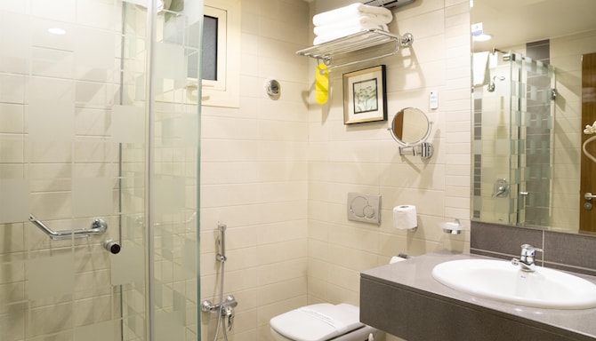 Golden Tulip Buraidah - Suite Bath