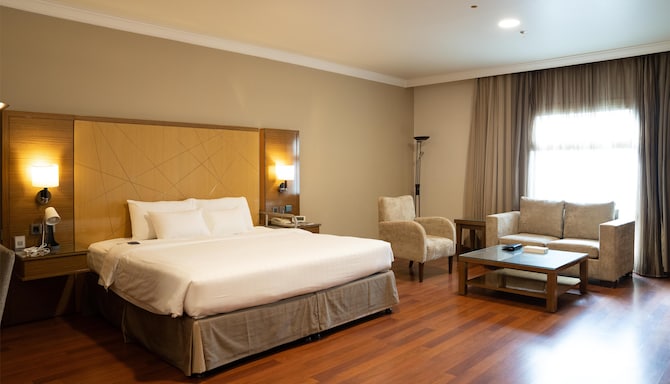 Golden Tulip Buraidah - Junior Suite 1 King Bed