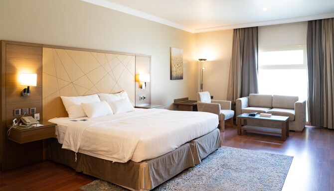 Golden Tulip Buraidah - Junior Suite 1 King Bed