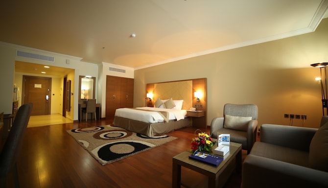 Golden Tulip Buraidah - Golden Tulip Buraidah  Junior Suite
