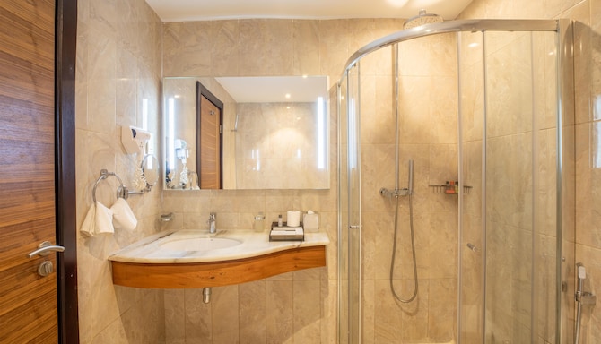 GOLDEN TULIP CANAAN KAMPALA - Bath Room