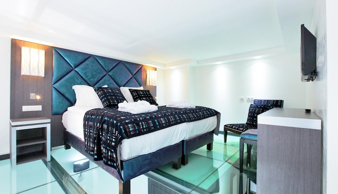 Golden Tulip Cannes Hotel de Paris - Hotel-de-paris-cannes-suite-duplex-f