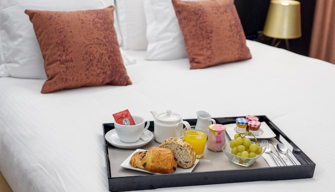 Golden Tulip CDG Airport Roissy - DELUXE ROOM SERVICE PDJ