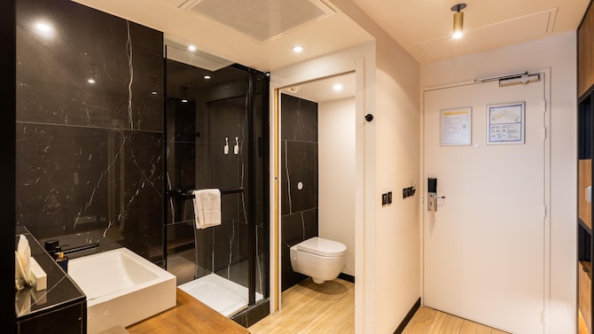 Golden Tulip CDG Airport Roissy - Salle de bain de la chambre
