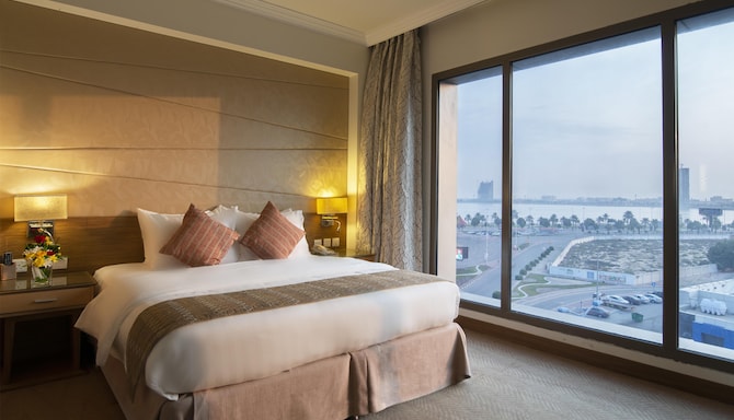 Golden Tulip Corniche Dammam - غرفة ضيوف