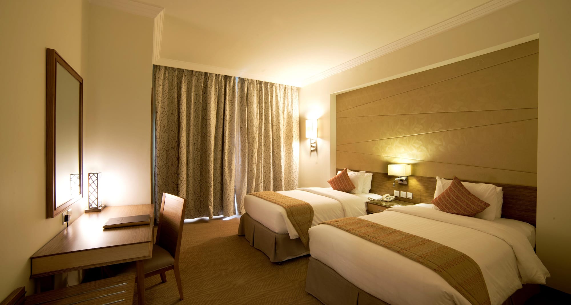 Golden Tulip Corniche Dammam - Standard Room Twin Bed