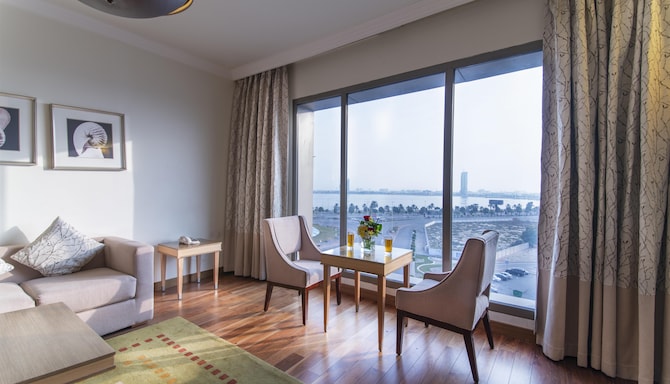 Golden Tulip Corniche Dammam - وسائل الراحة في الجناح