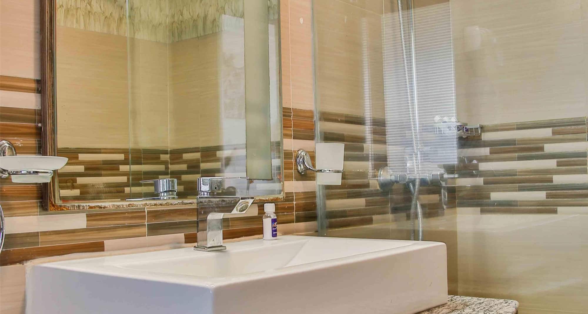 Golden Tulip Dar City Center - Washroom