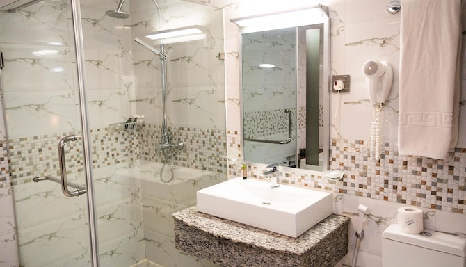 Golden Tulip Dar City Center - Bath room
