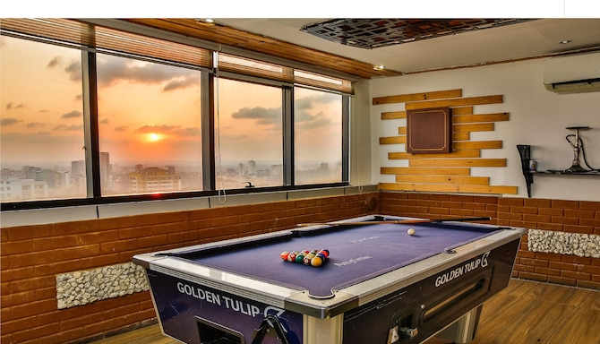 Golden Tulip Dar City Center - Pool Table