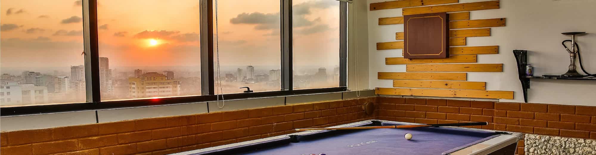Golden Tulip Dar City Center - Pool Table