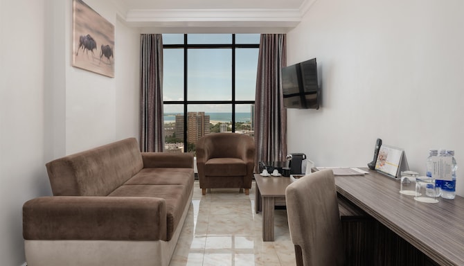Golden Tulip Dar City Center - JUNIOR SUITE LOUNGE
